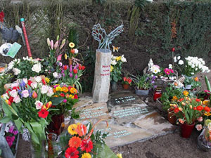 Nina's graf met bloemen